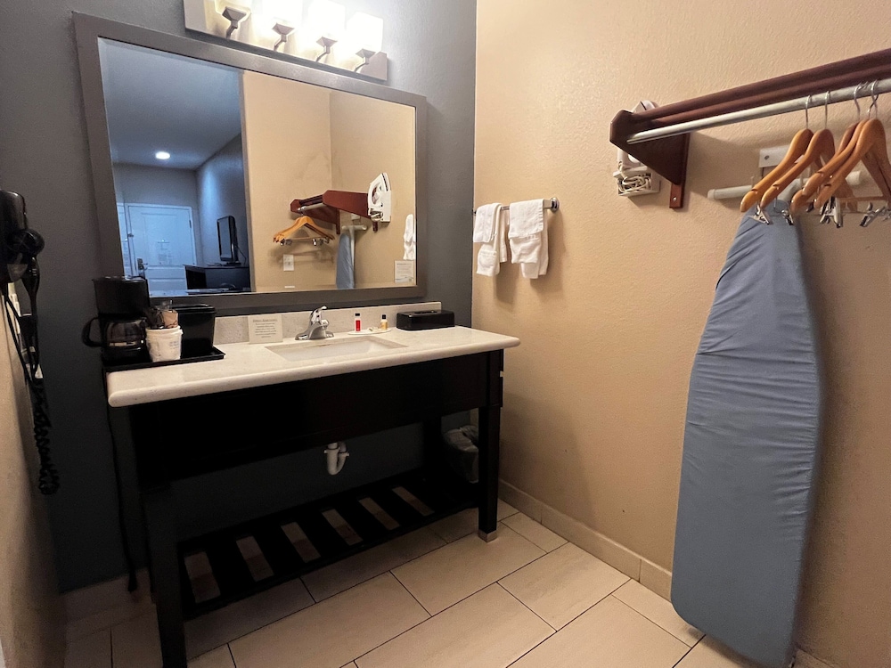 Efficiency, Room, 1 King Bed - Photo 10