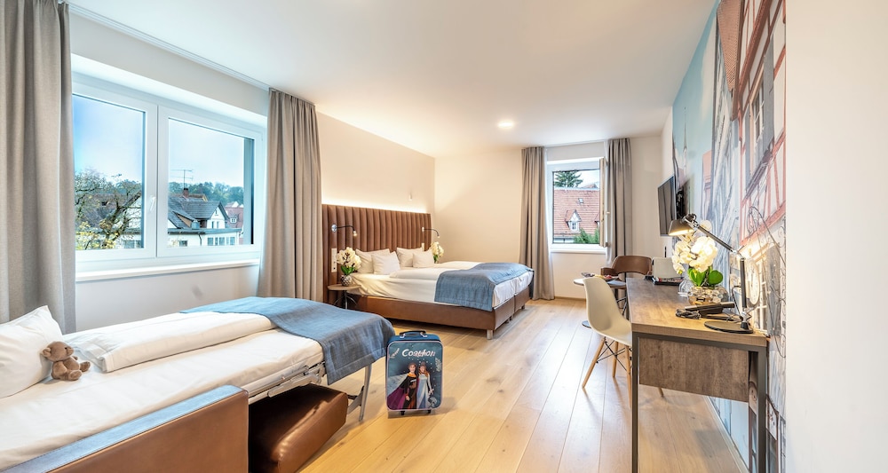 Junior Suite, 1 King Bed - Photo 1