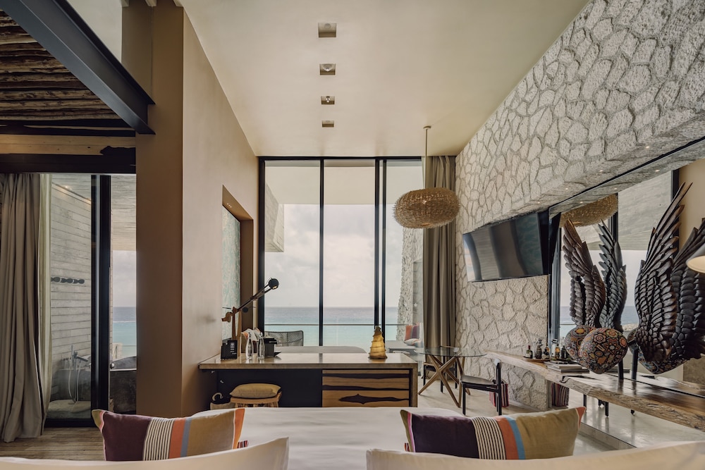 Suite, Oceanfront (wellness)