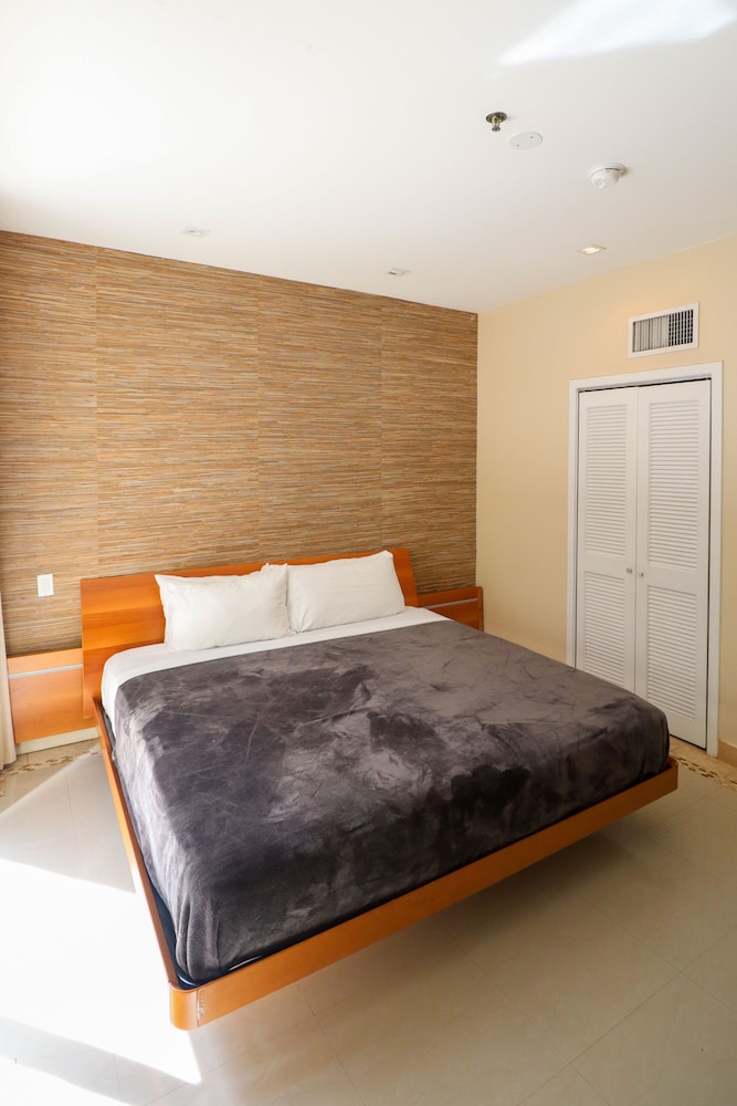 Deluxe Studio Suite