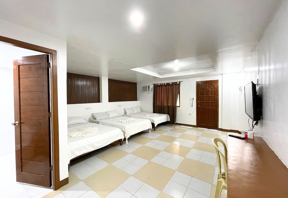 Premium Family Room photo 2
