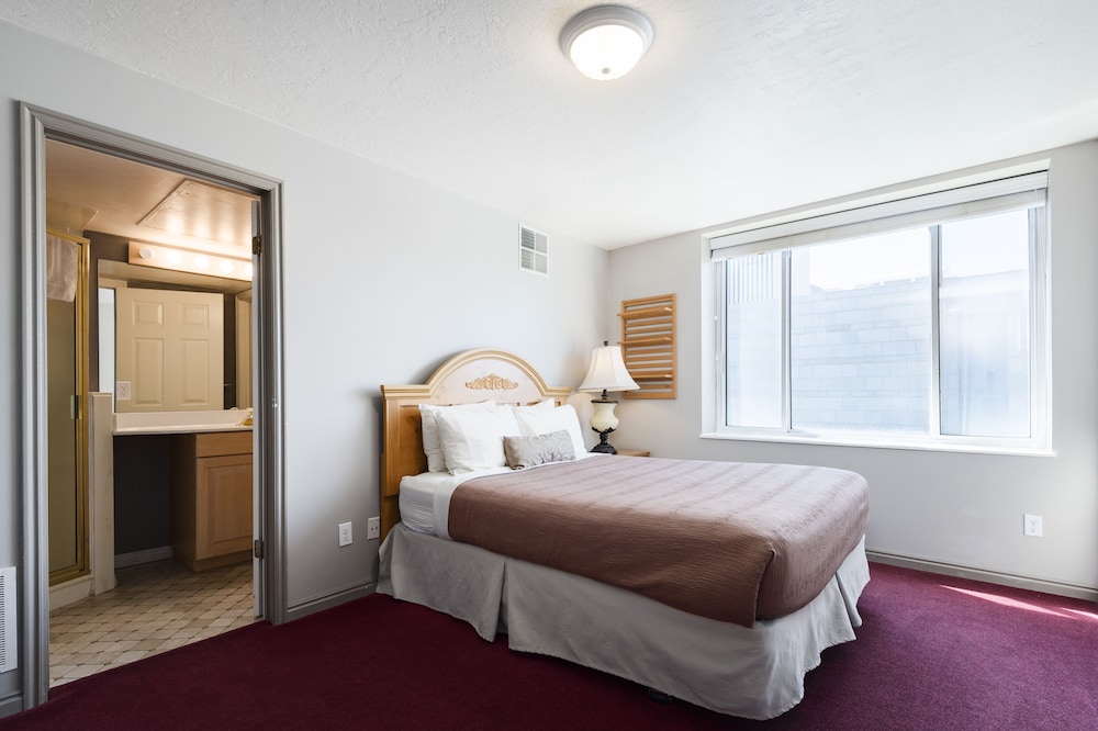 2 Bedroom Condominium photo 2