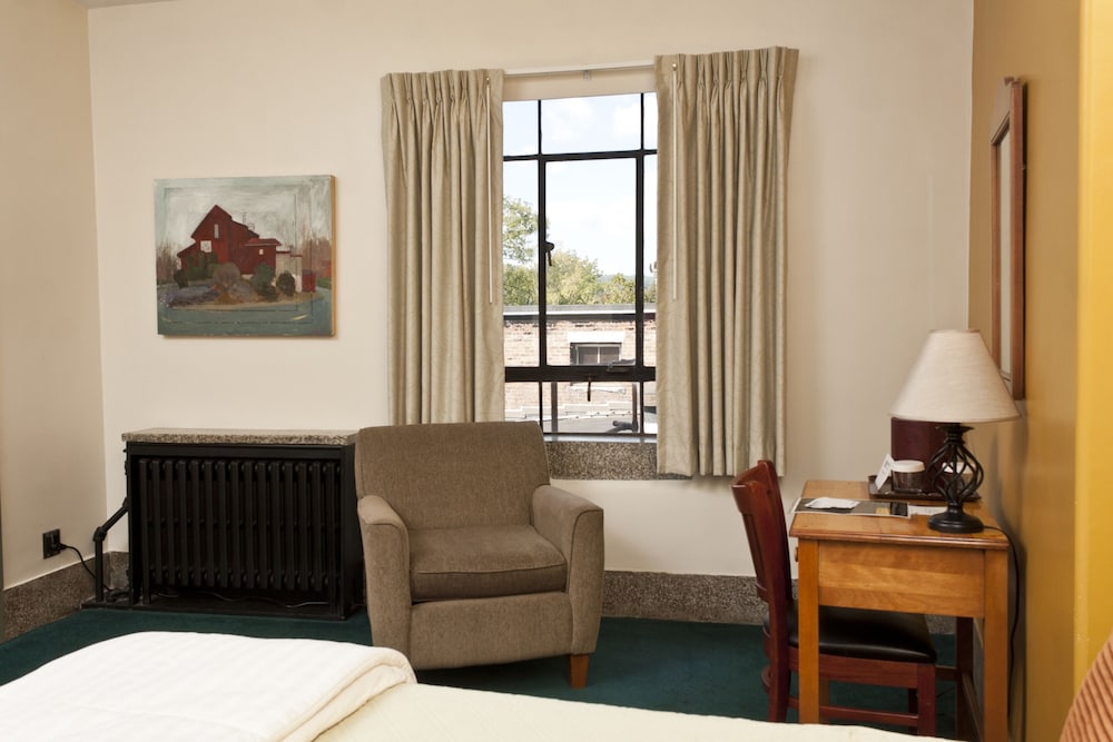 Superior Double Room, Accessible, Ensuite (Downtown View Queen) photo 2