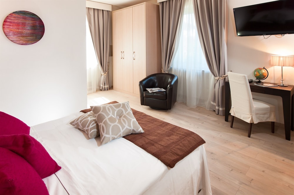 Superior Double Room Single Use photo 2