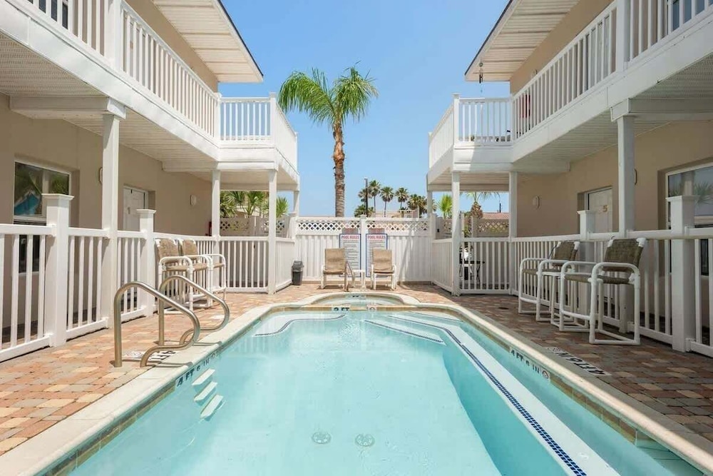 Condo, 3 Bedrooms