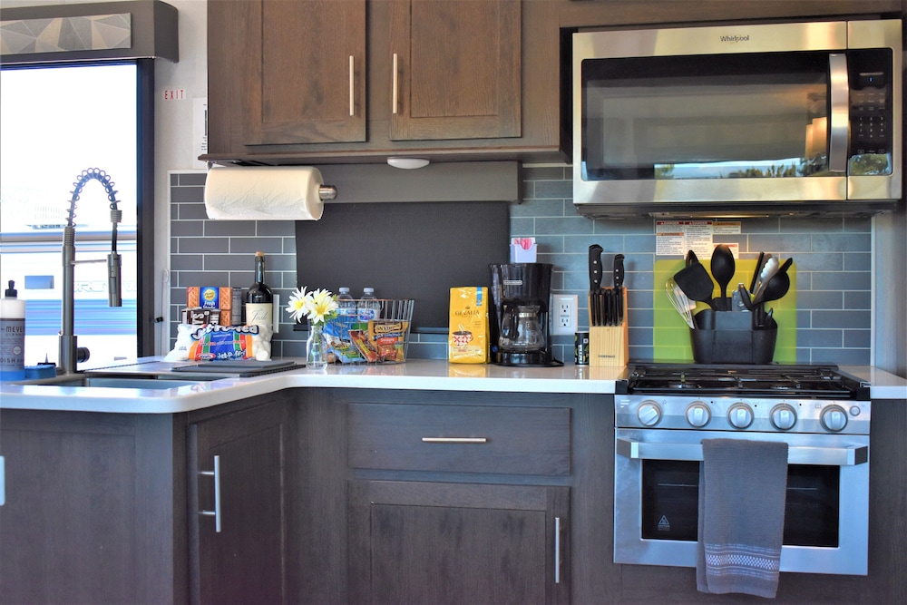 Grand Canyon RV Glamping Deluxe Luxury Suite photo 1