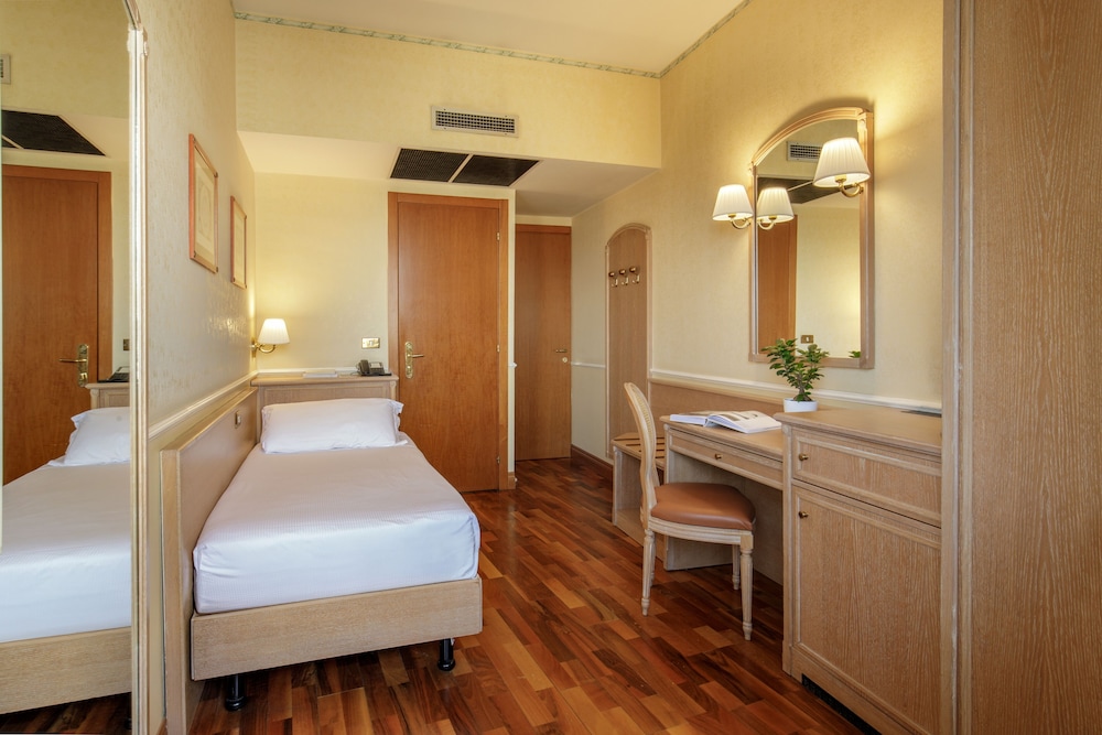 Single Room photo 3