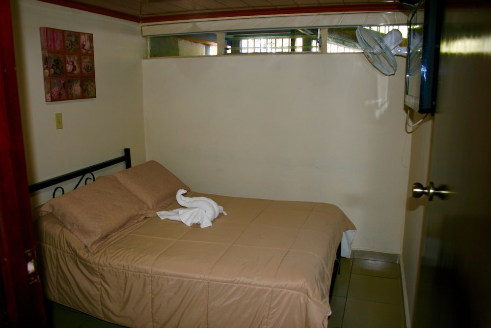 Budget Double Room with Shared Bathroom photo 1