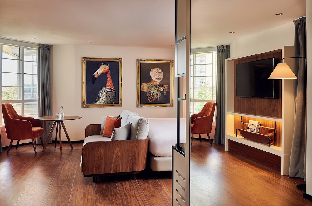 The Level, Junior Suite with Executive Lounge Access (2+2) thumbnail 6