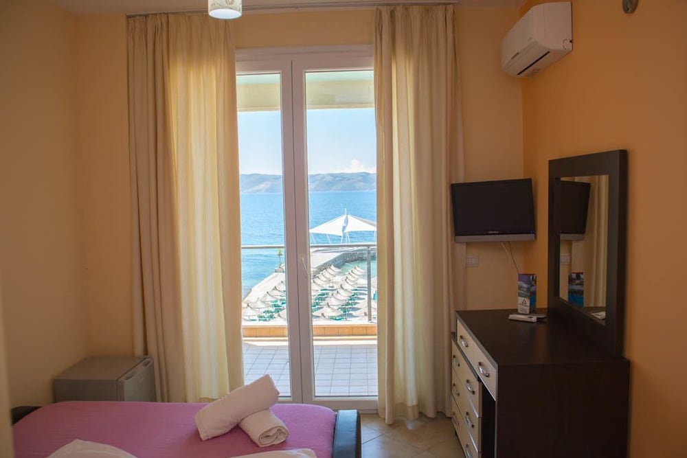 Double Room, Balcony, Sea View photo 2