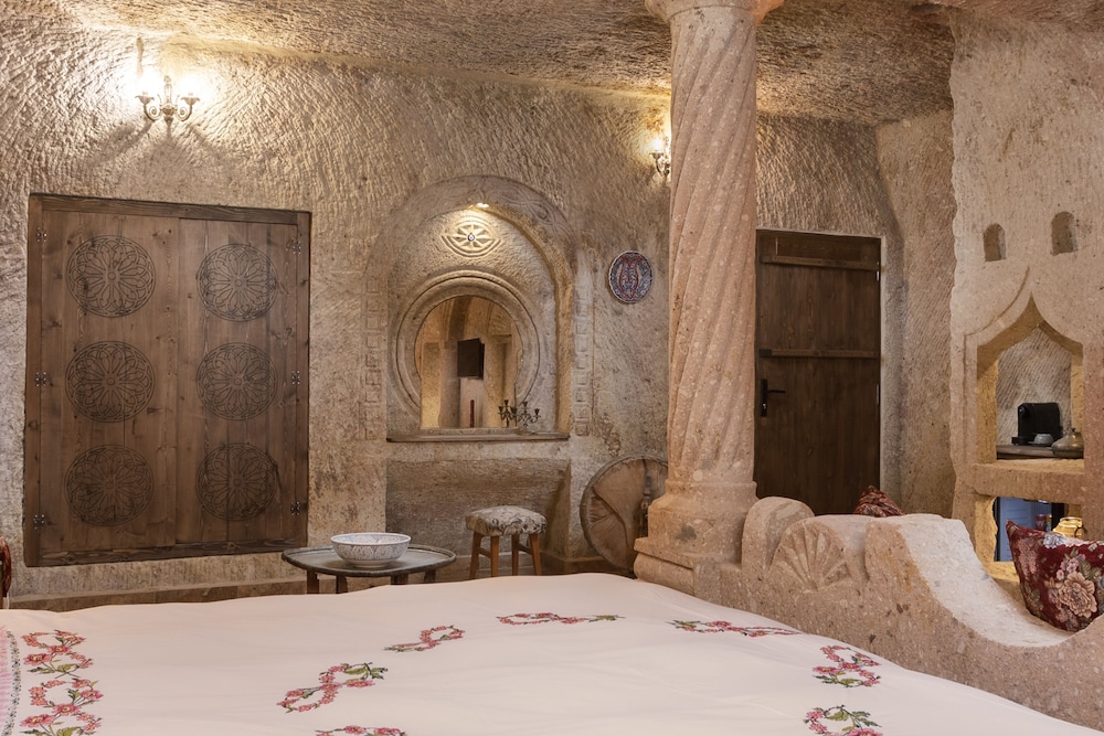 Luxury Suite - Photo 11