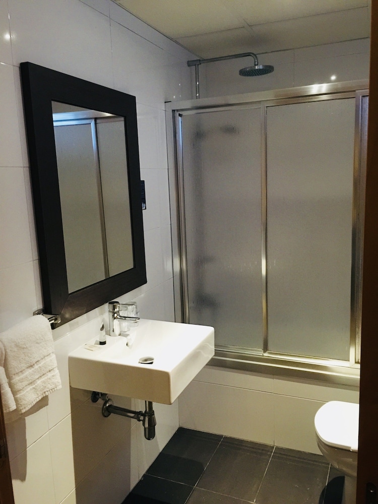 Standard Room, 2 Twin Beds (Interior) photo 3