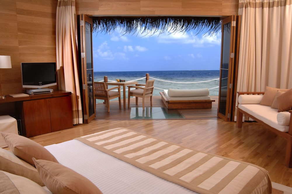 Over water villa With Jacuzzi photo 2