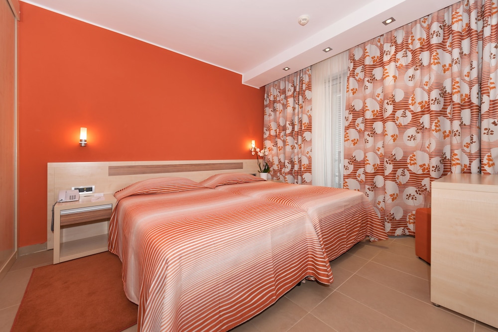 Superior Apartment, 2 Bedrooms (for 5) photo 2