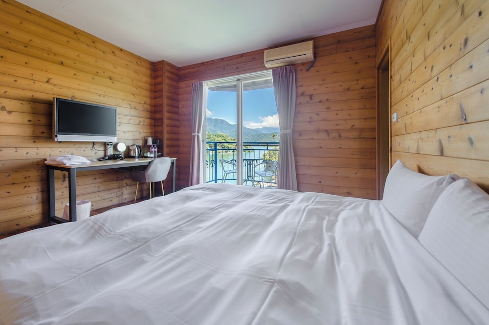 Double Room with Mountain View - Photo 9