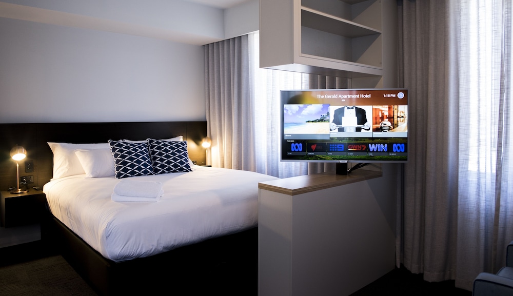 Classic Apartment, 1 King Bed photo 3
