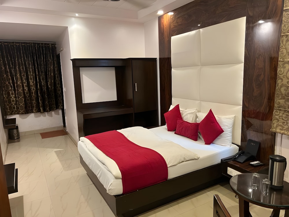 Deluxe Room, 1 Queen Bed - Photo 3