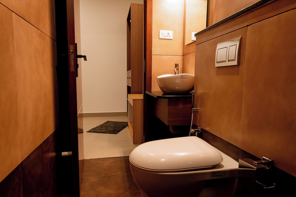 Deluxe Double or Twin Room - Photo 9