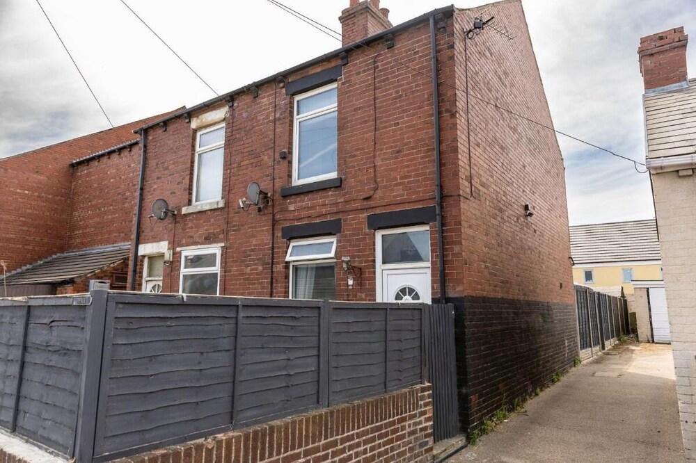House, 2 Bedrooms, Garden View photo 1