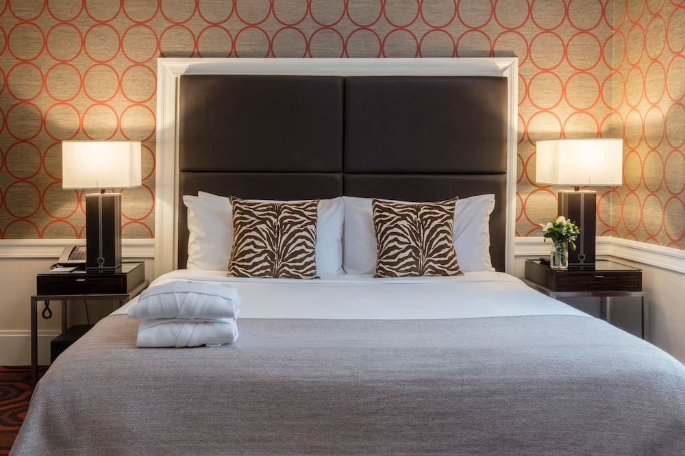 Superior Room, 1 King Bed photo 3