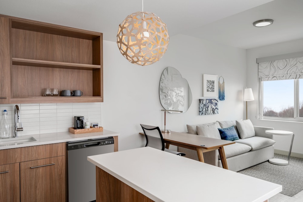 Suite, 1 Bedroom - Photo 3