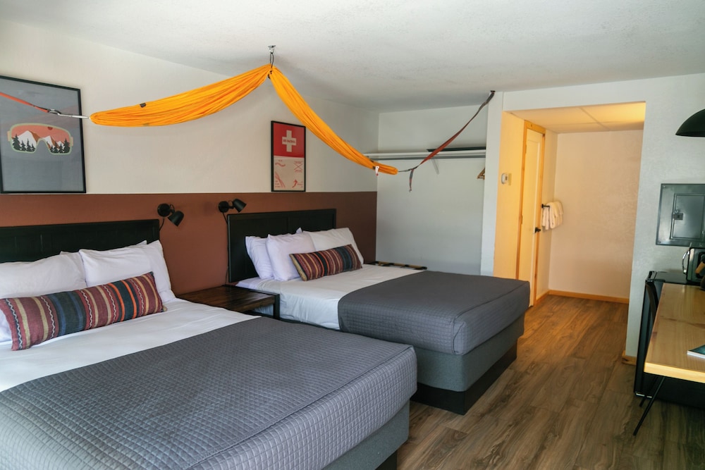 Standard Double Room, 2 Queen Beds