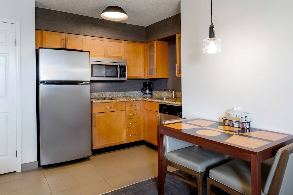 Suite, 1 Bedroom (Mobility/Hearing Accessible, Tub) - Photo 3