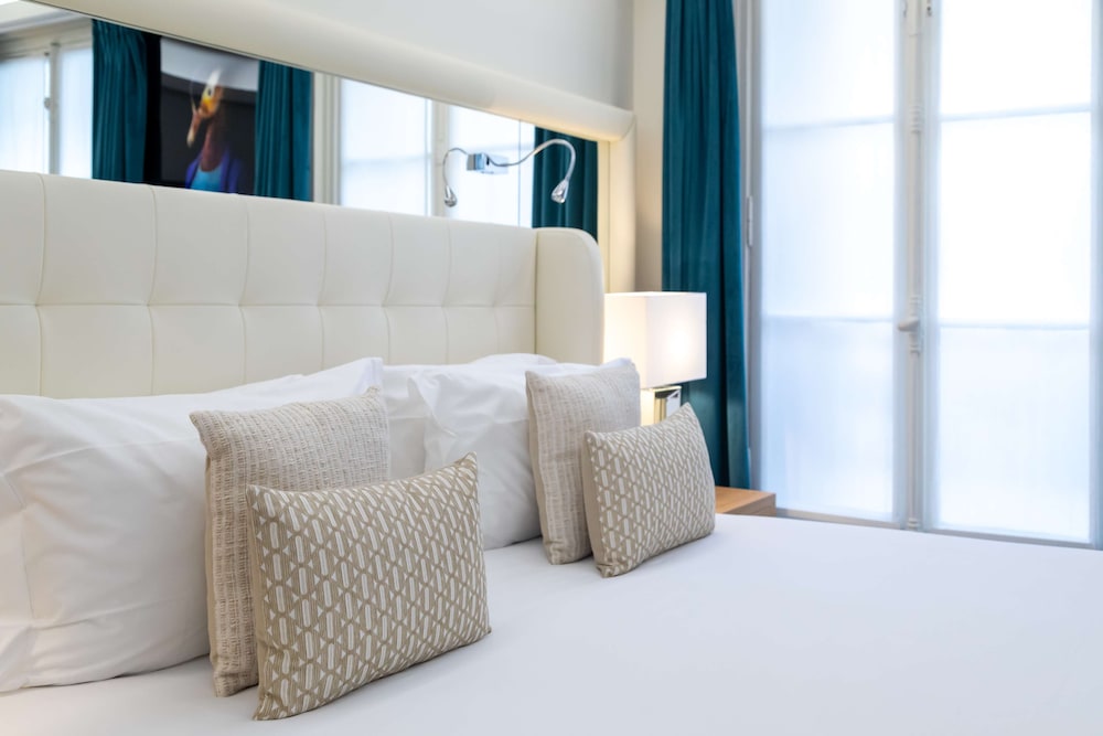 Junior Suite, 1 King Bed thumbnail 5