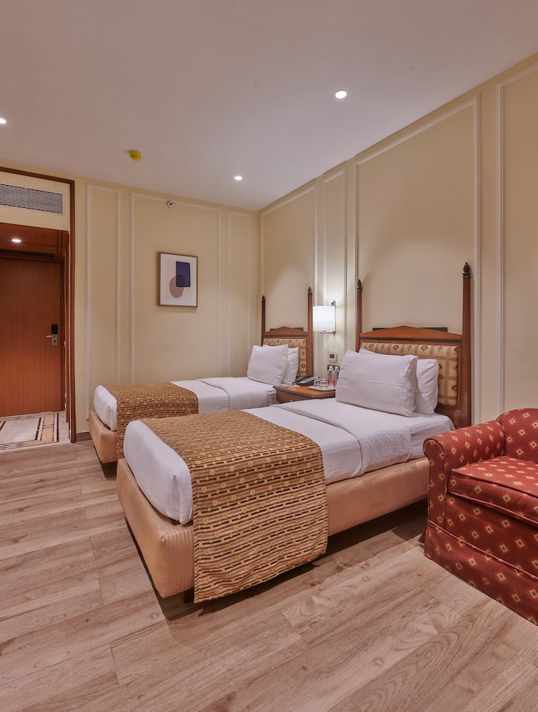 Executive Room, 1 Double or 2 Twin Beds - Photo 4