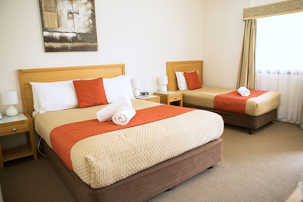 Standard Room, Non Smoking, Balcony (Standard Queen Room) photo 2