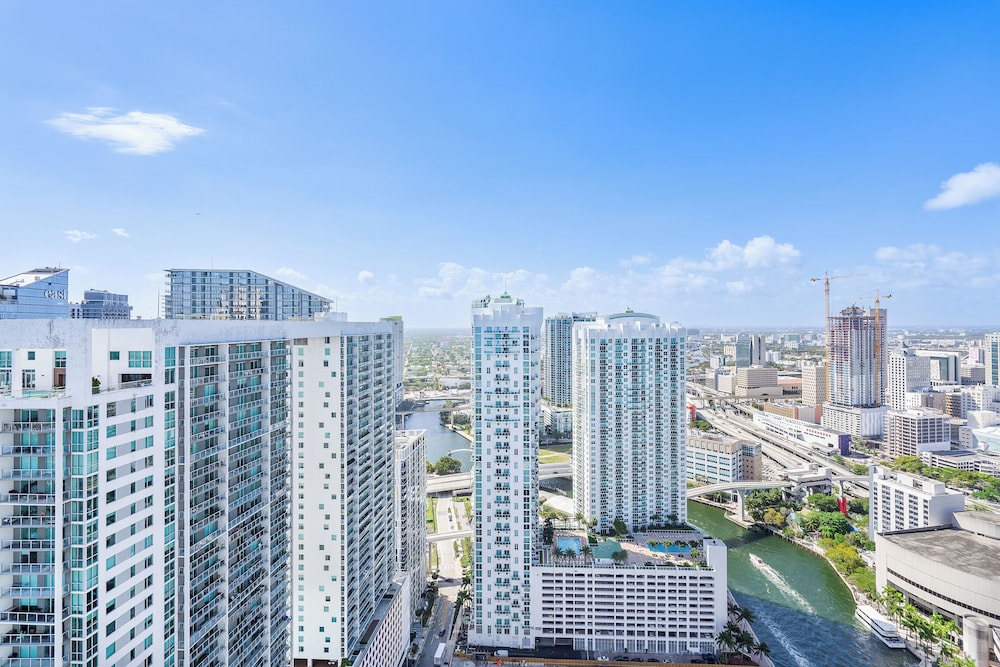 Boutique Apart, 1 King & Sofa Bed, Sauna, River/City Views, Balcony4206