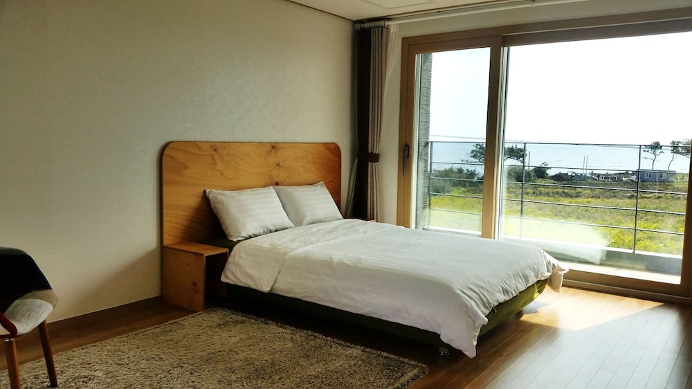 Family Duplex, 1 Queen Bed