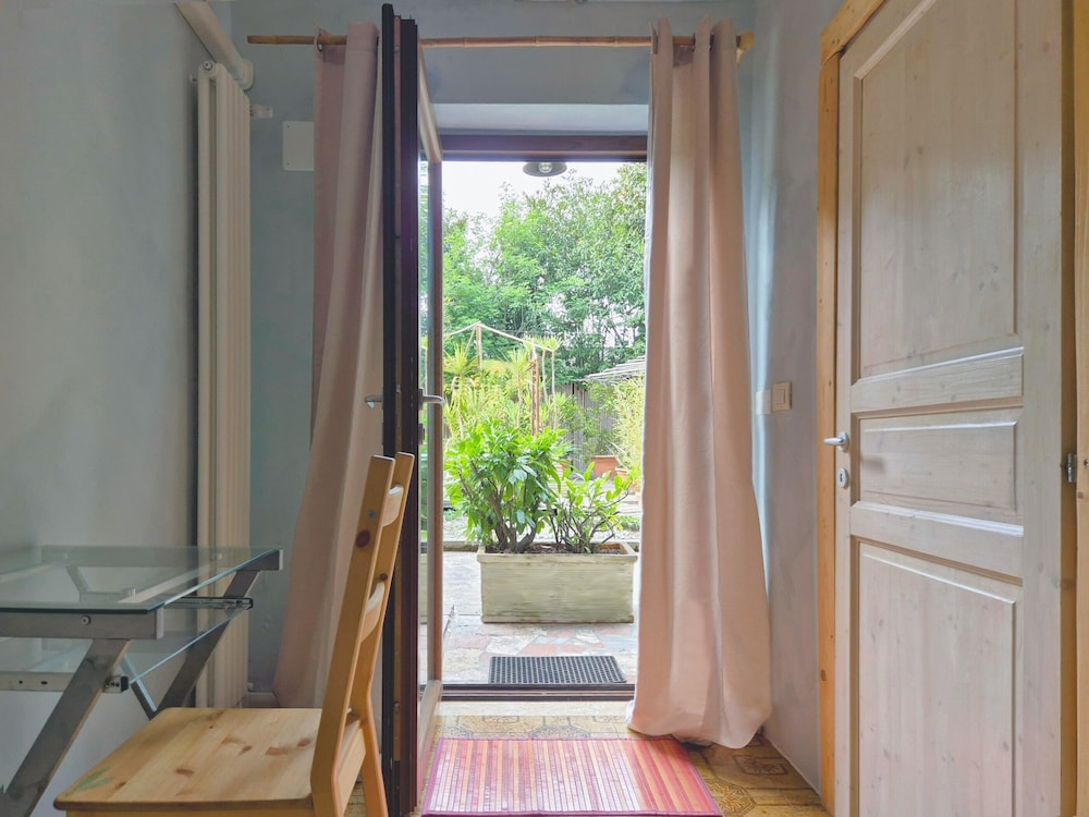 Standard Double Room Single Use, 1 Double Bed, Courtyard View, Ground Floor photo 3