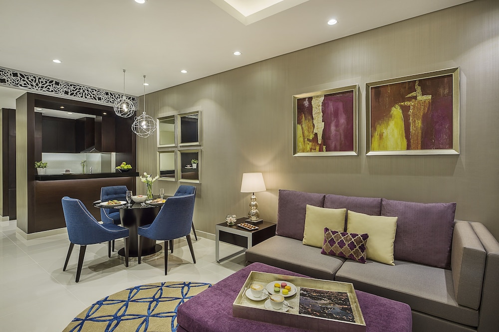 Deluxe Suite, 1 Bedroom (Partial Burj Khalifa View) photo 2