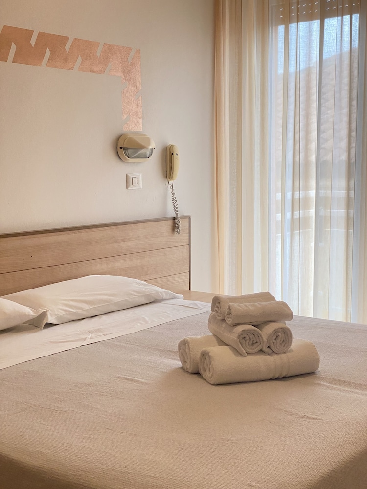 Classic Double or Twin Room, Air conditioning photo 3