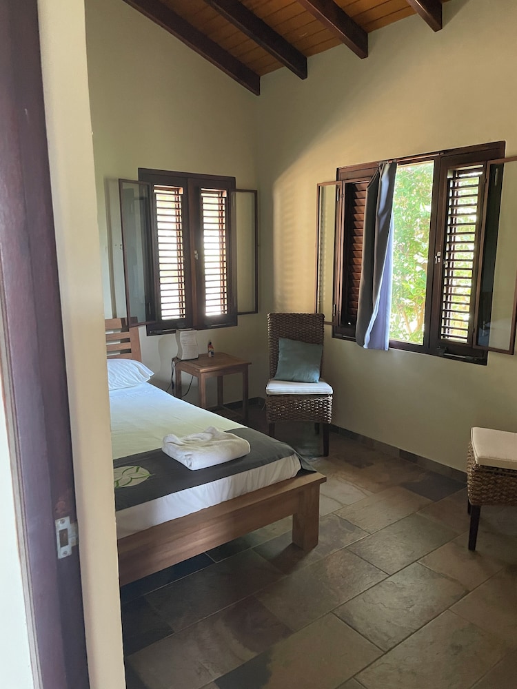 Panoramic Bungalow, 1 King Bed with Sofa bed, Lake View photo 2