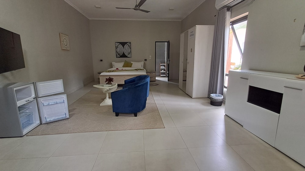 Family Room, Garden View photo 1