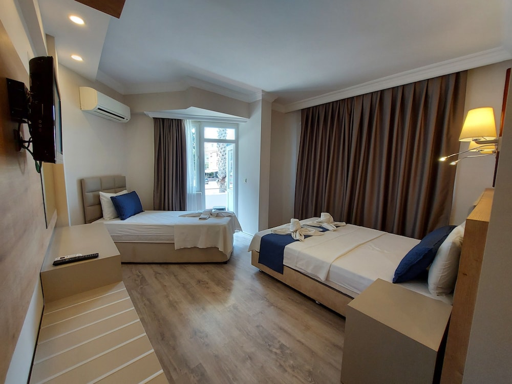 Standard Triple Room photo 2