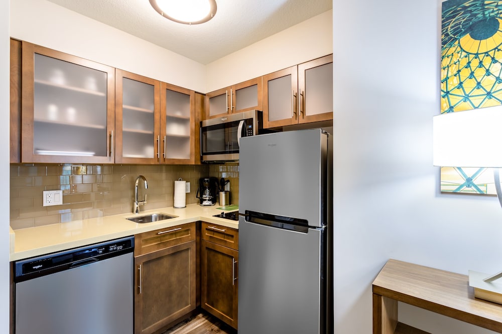 Suite, 1 Bedroom, Kitchen - Photo 4