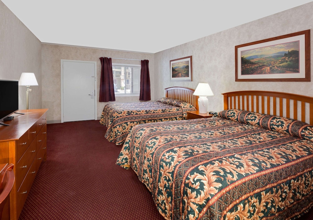 Room, 2 Queen Beds - Photo 2