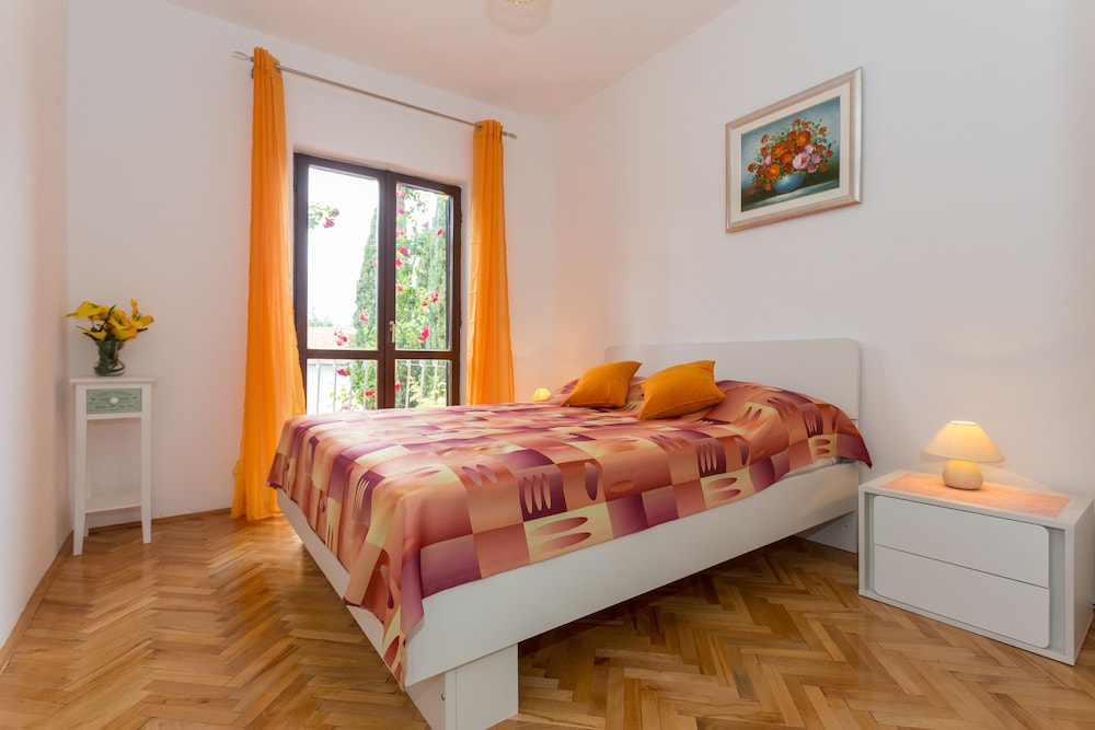 Standard Apartment, 2 Bedrooms, Balcony, Partial Sea View