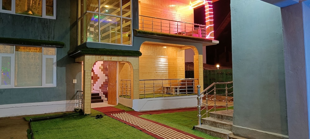 Deluxe Double or Twin Room photo 2