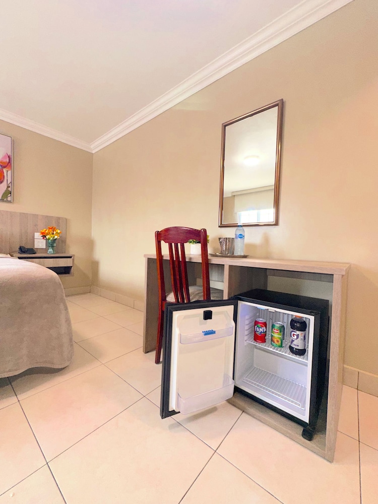 Superior Room, 1 King Bed photo 2