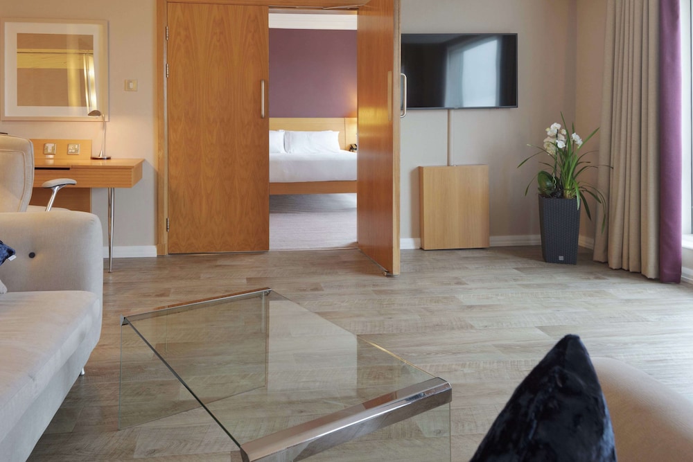 Executive Suite, 1 King Bed, Club Lounge Access photo 2
