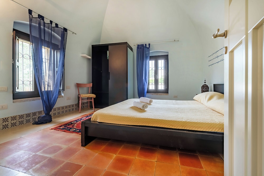 Family Apartment, Multiple Bedrooms, 2 Bathrooms (Nella Apartment With Pool)