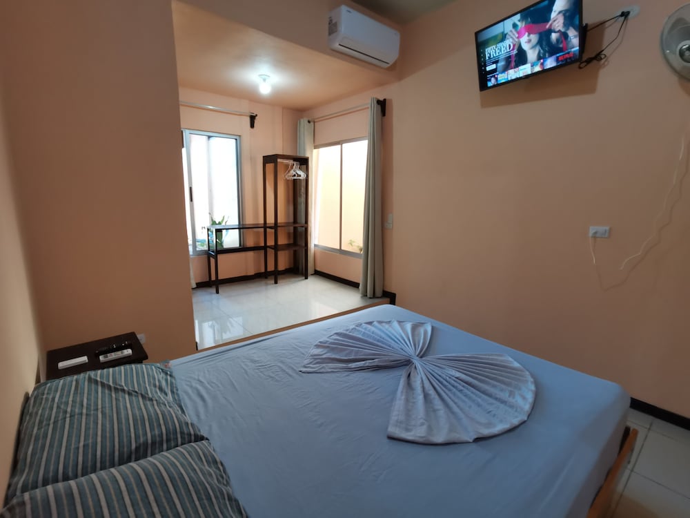 Standard Room, 1 Queen Bed, Garden View - Photo 2