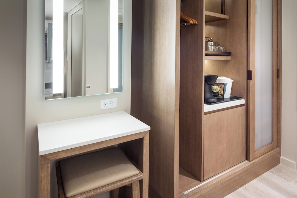 Room, 1 King Bed, Oceanfront (Infinity, Floor 20 to 27)