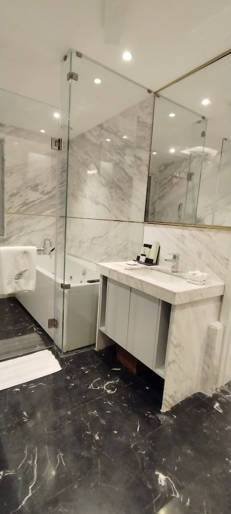 Fern Club Suite