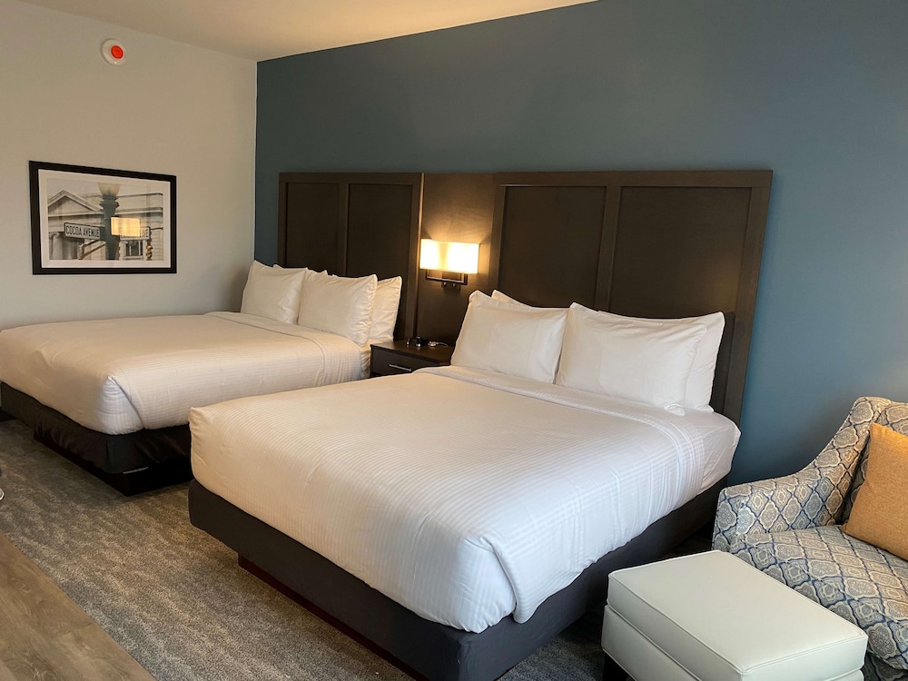 Standard Room, 2 Queen Beds, Non Smoking, Refrigerator & Microwave (Shower Only) photo 1
