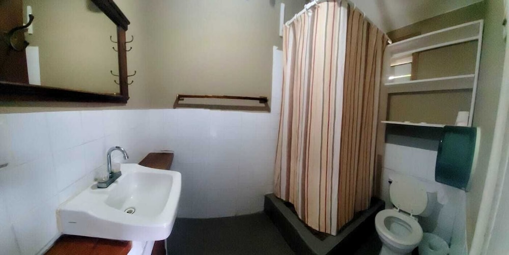 Basic Room, Multiple Beds, Garden View photo 3